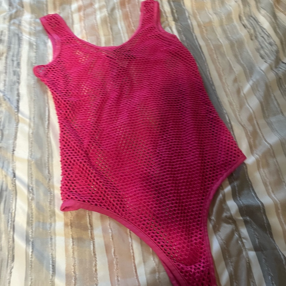 Fishnet pink snap top